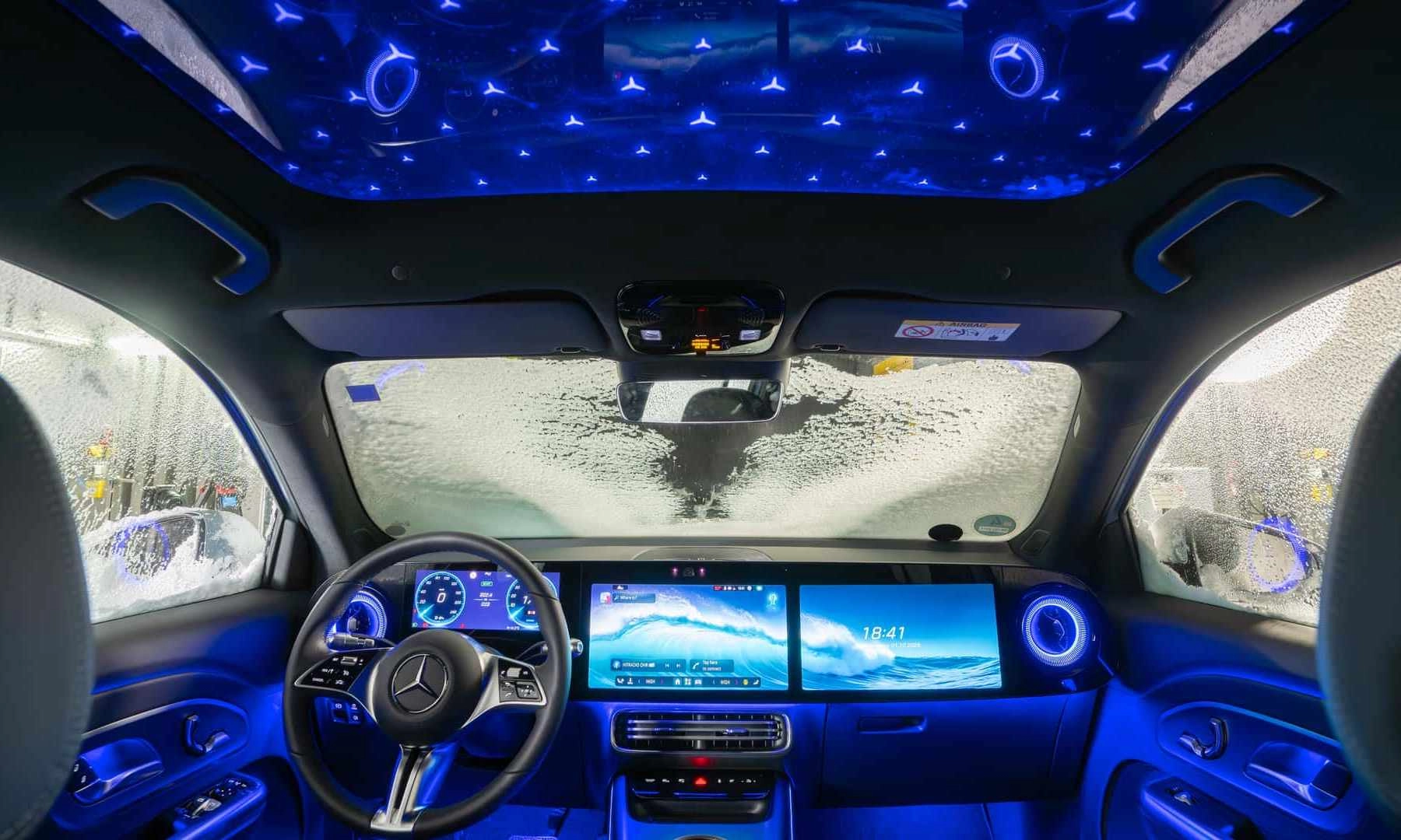 Tri ekrana, sedam sjedišta i krov pun zvijezda